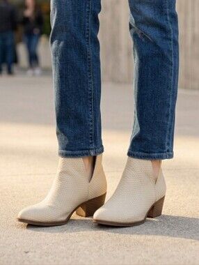 NWOT CL by Laundry 9 Bohemian Western Contemporary Snakeskin Cutout Booties